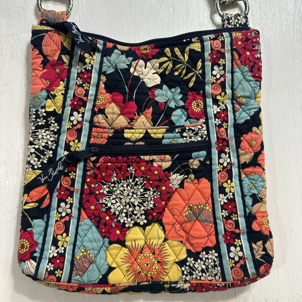 Vera Bradley Happy Snails Crossbody Shoulder Bag Retired 10 X 10.5 - Picture 2 of 9